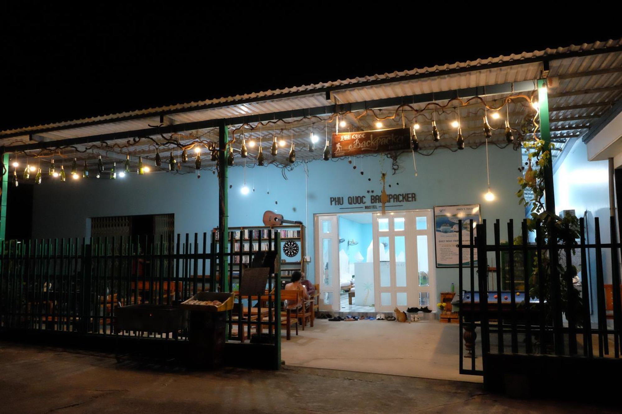 Хостел Phu Quoc Backpacker Экстерьер фото